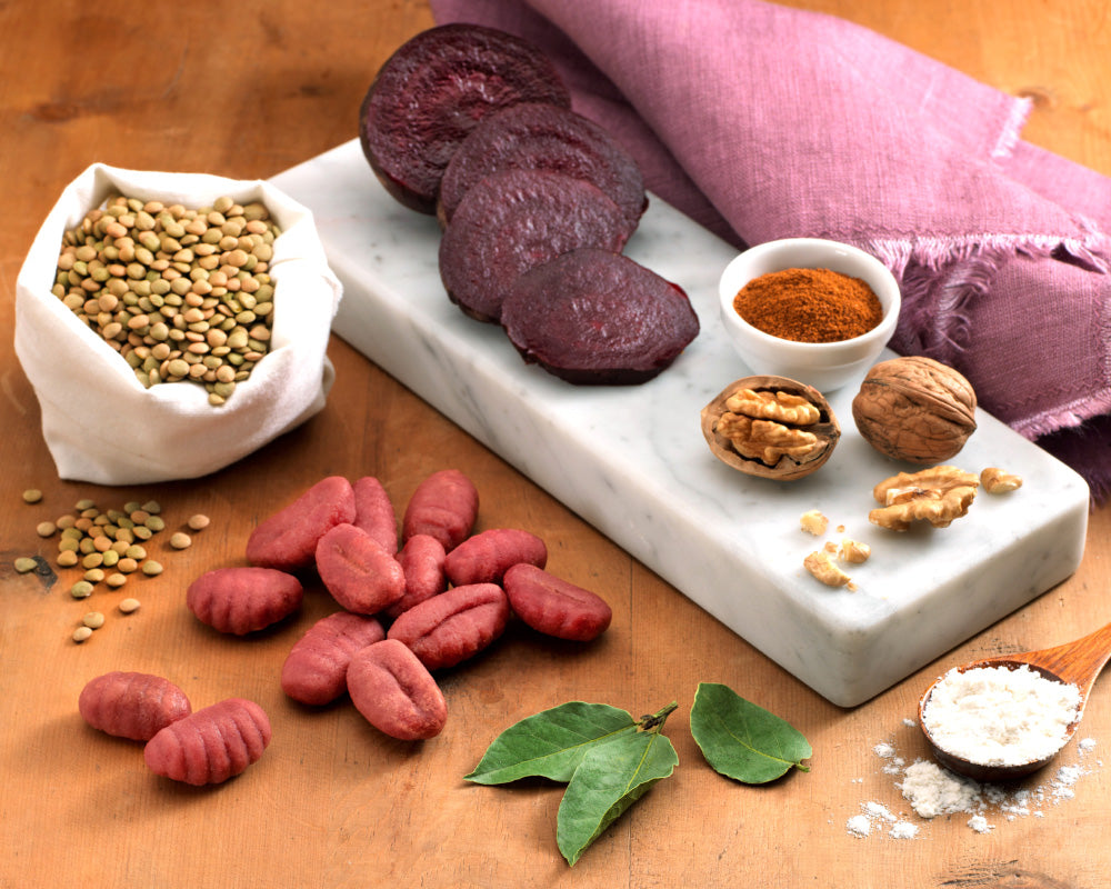 Gnocchi di barbabietola affumicati con ragù di lenticchie