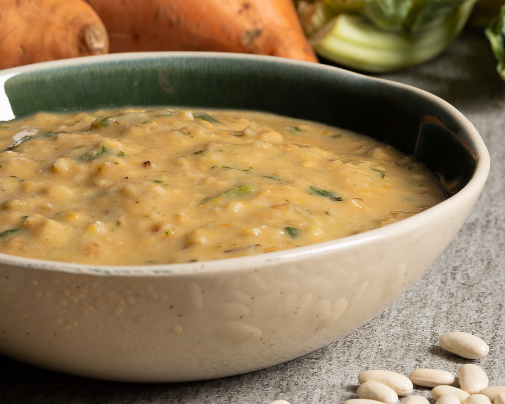 Crema di cannellini con orzo e verdure