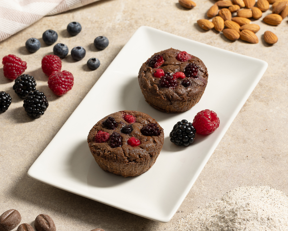 Muffin alla carruba con frutti di bosco