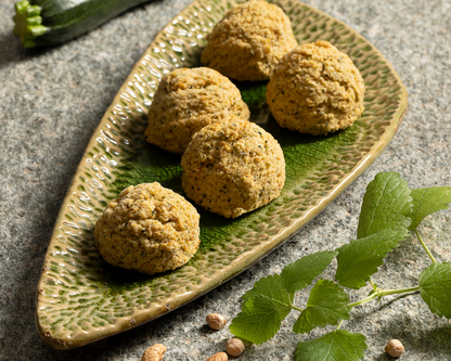 Polpette di ceci con crema di anacardi e menta