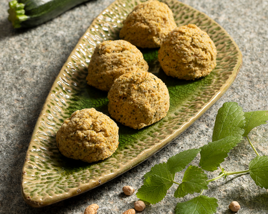 Polpette di ceci con crema di anacardi e menta