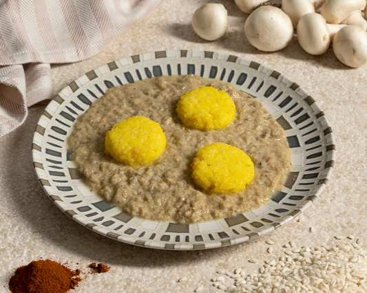 Medaglioni di riso al salto su crema di funghi