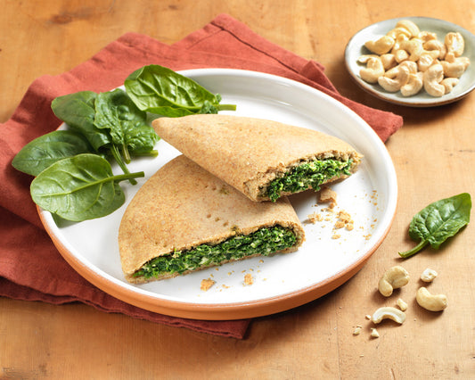 Calzone di farro con spinaci e crema di anacardi