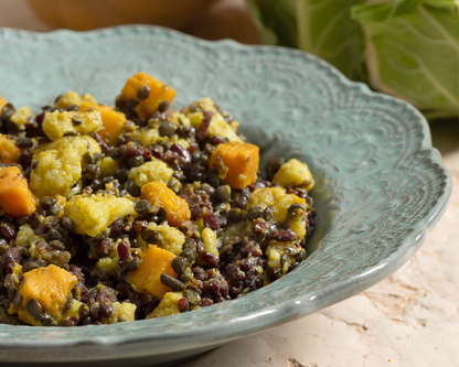 Curry di lenticchie nere con riso nero integrale