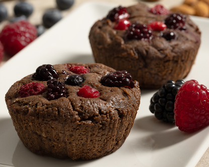 Muffin alla carruba con frutti di bosco