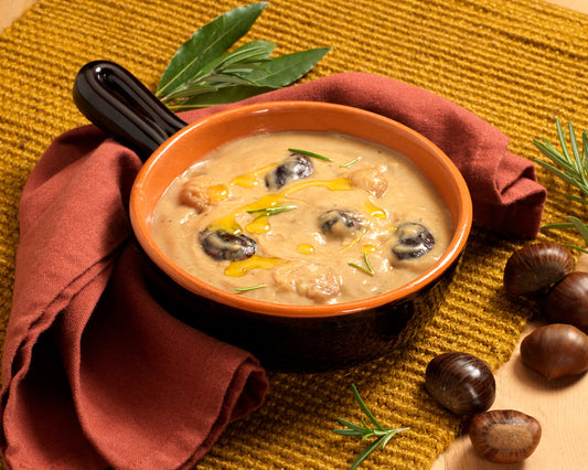Zuppa cremosa con castagne, porcini e fagiolo del diavolo
