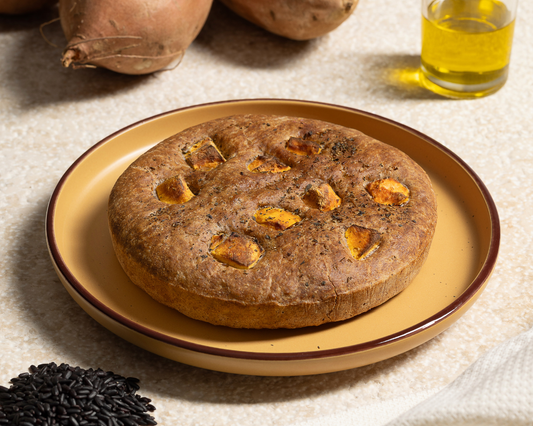 Focaccia al riso nero con batata e origano