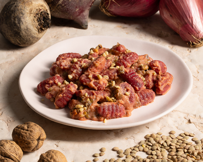 Gnocchi di barbabietola affumicati con ragù di lenticchie