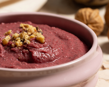 Hummus rosa alla barbabietola con noci