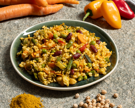 Paella delicata con verdure e fagioli rossi